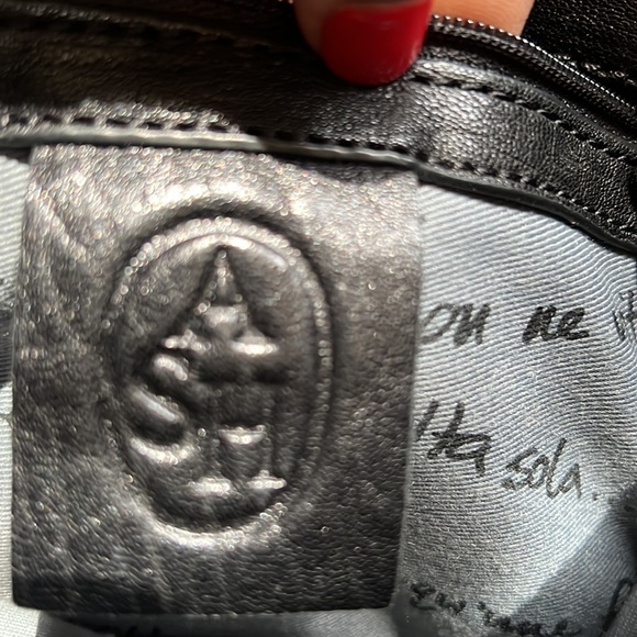 Magnificent hardware. ASH Bag! Pre-loved. Grab it while it’s Hot!!! - Picture 7 of 15